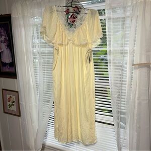 Vintage 1960s Butter Yellow Coffee Time NWT NOS Lace V-Neck Flowy Night Gown